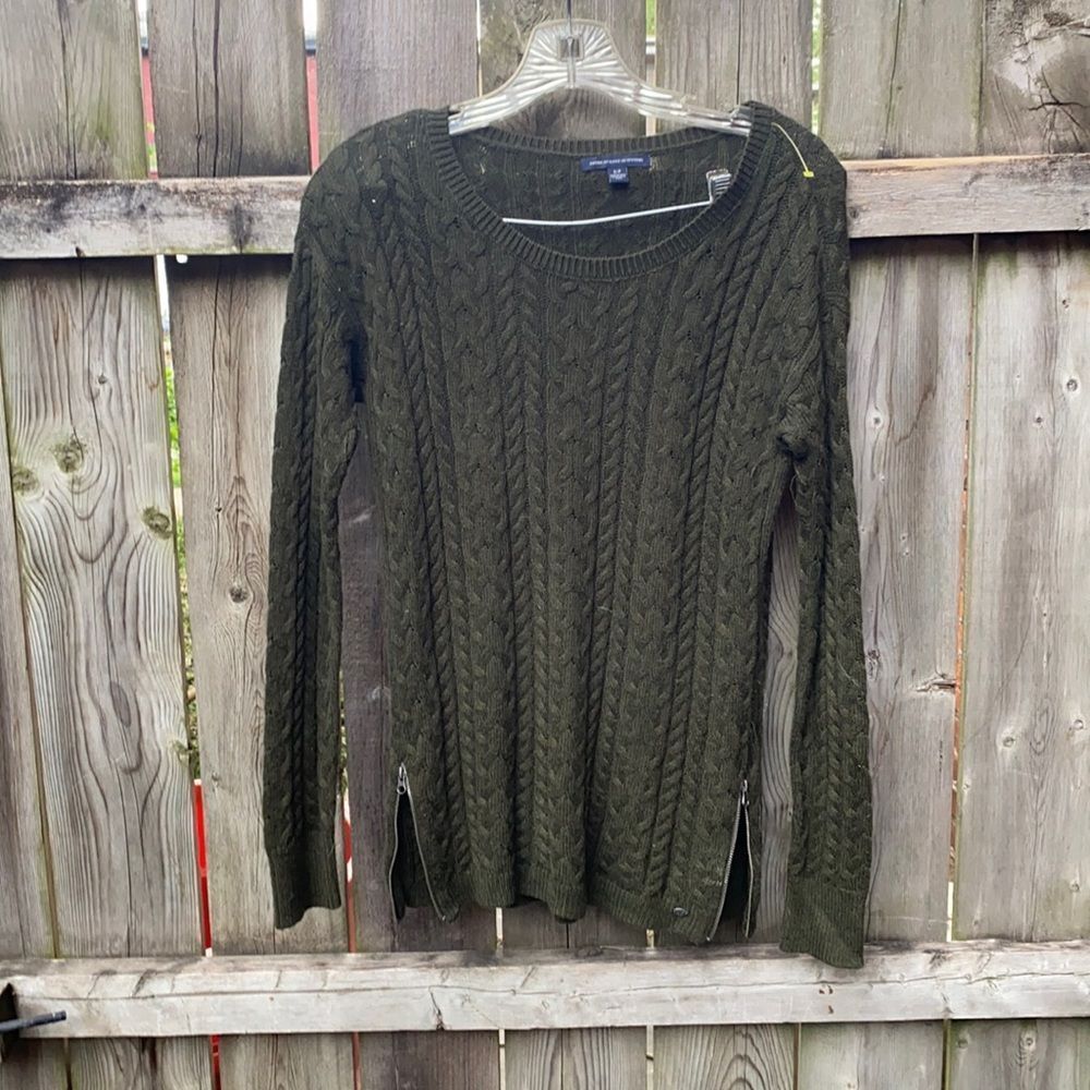 American Eagle Outfitters green sweater sz. S